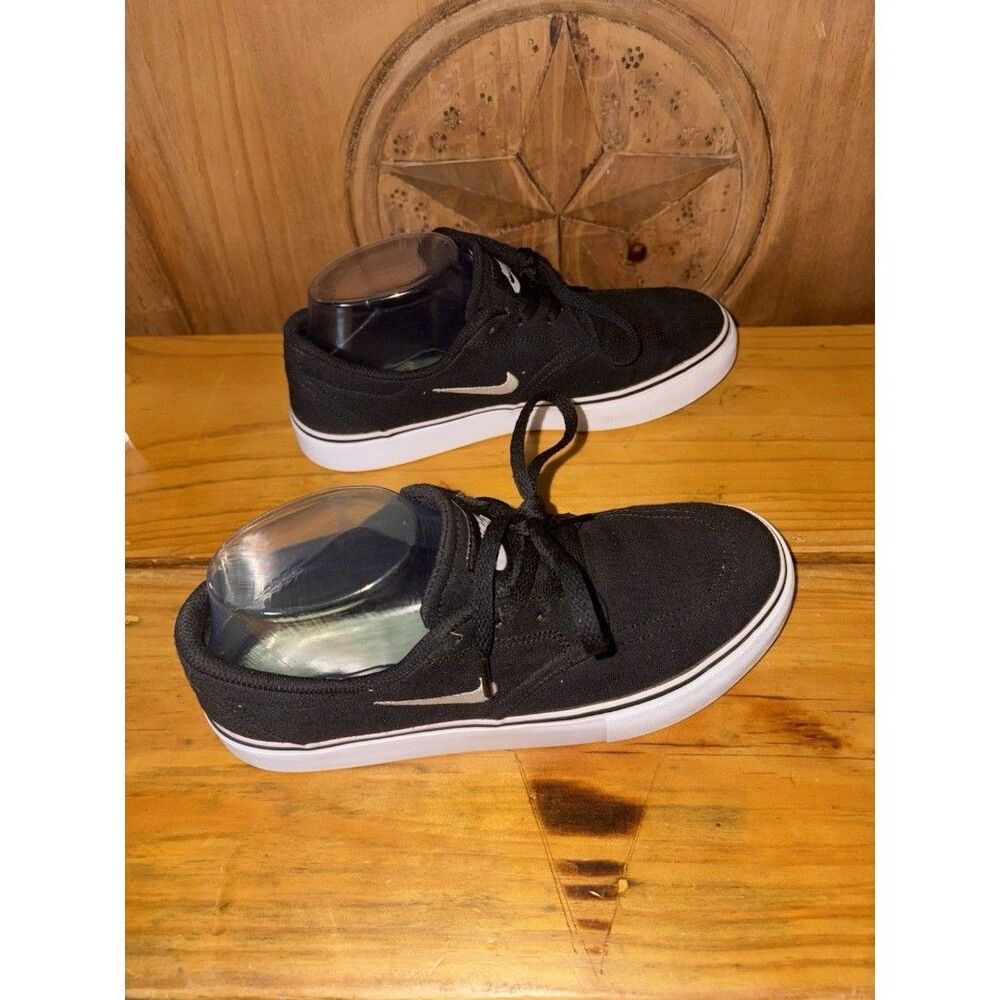 Nike SB 729825-001  SZ 5Y Women 6.5 Clutch Canvas Skateboard Black White Sneaker - Picture 4 of 7